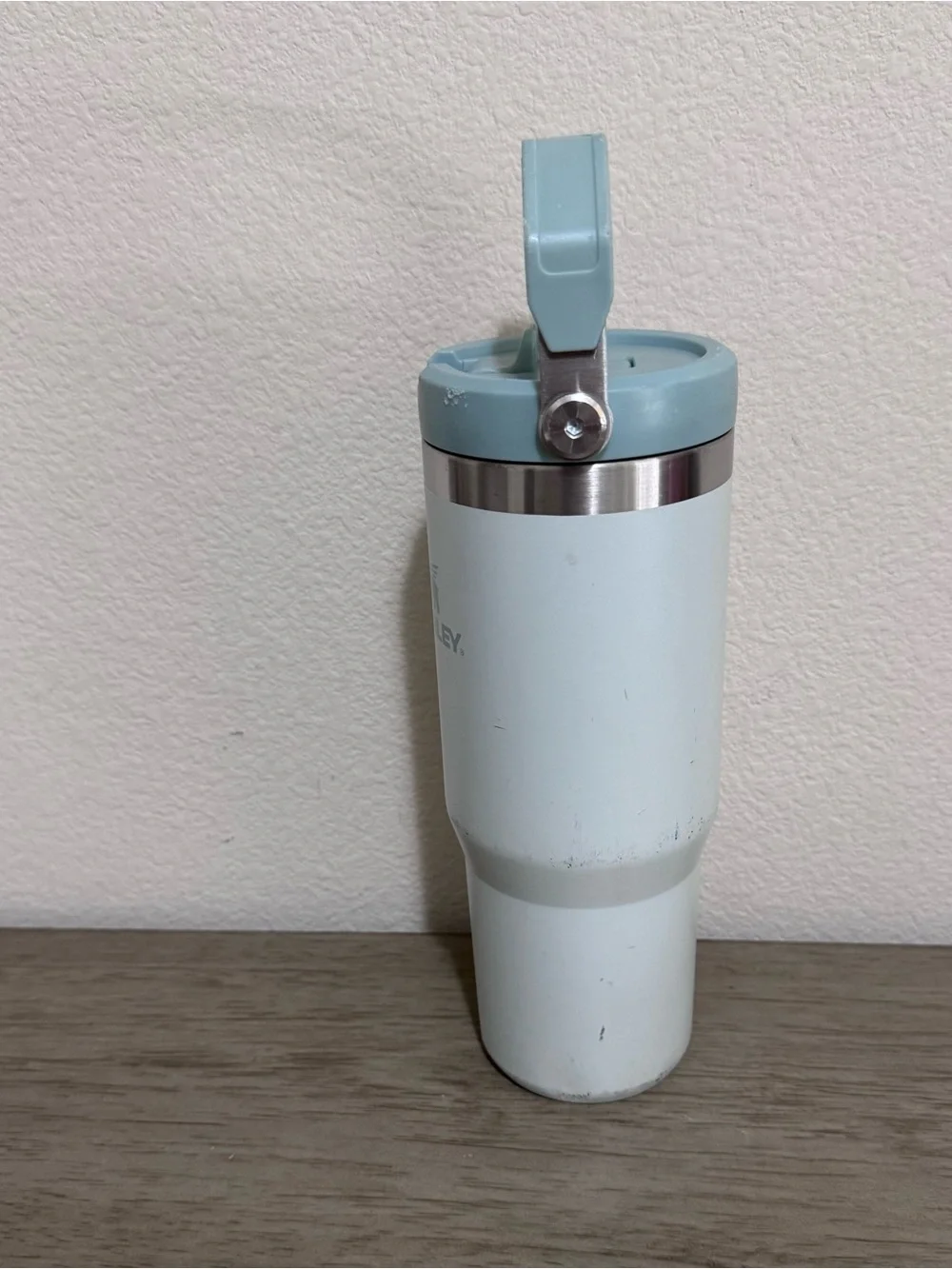 Stanley IceFlow Flip Straw Tumbler 30 Oz in Mist color - Picture 4 of 10